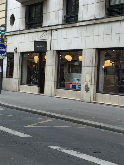 vendeur en magasin paul smith